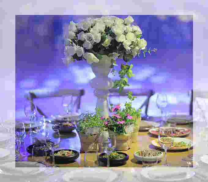 שולחן מהודר באולם בשישי