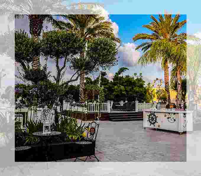 רחבת הגן בשישי בצהריים